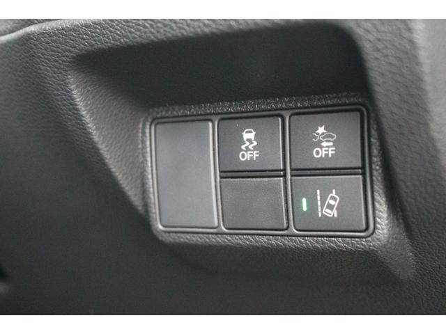 シビック ハッチバック　ホンダセンシング　禁煙　ホンダセンシング　衝突軽減ブレーキ　レーダークルーズコントロール　レーンアシスト　アイドリングストップ　ブレーキホールド　電動パーキングブレーキ　シートヒーター　ドラレコ　ＥＴＣ　純正ＳＤナビ（12枚目）