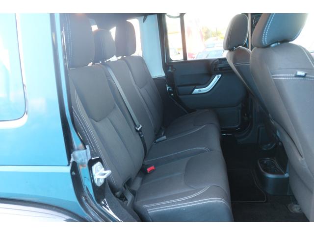 ジープ・ラングラーアンリミテッド サハラ　ワンオーナー／正規輸入車／リフトアップ／ＴＥＲＡＦＲＥＸフロントバンパー／ＸＴＲＥＭＥ－Ｊ１７インチアルミホイール／カロッツェリアナビ／フルセグＴＶ／クルーズコントロール／サイドステップ／ＥＴＣ／（8枚目）