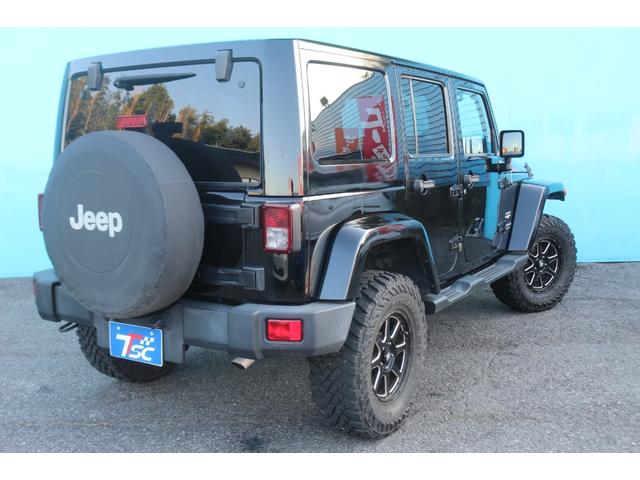 ジープ・ラングラーアンリミテッド サハラ　ワンオーナー／正規輸入車／リフトアップ／ＴＥＲＡＦＲＥＸフロントバンパー／ＸＴＲＥＭＥ－Ｊ１７インチアルミホイール／カロッツェリアナビ／フルセグＴＶ／クルーズコントロール／サイドステップ／ＥＴＣ／（16枚目）