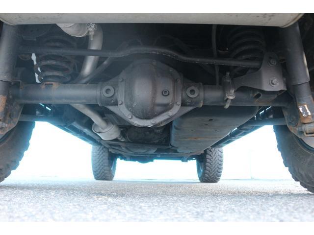 ジープ・ラングラーアンリミテッド サハラ　ワンオーナー／正規輸入車／リフトアップ／ＴＥＲＡＦＲＥＸフロントバンパー／ＸＴＲＥＭＥ－Ｊ１７インチアルミホイール／カロッツェリアナビ／フルセグＴＶ／クルーズコントロール／サイドステップ／ＥＴＣ／（21枚目）