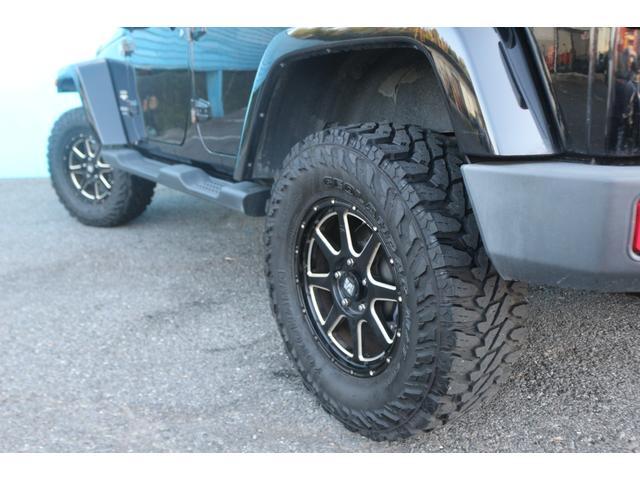 ジープ・ラングラーアンリミテッド サハラ　ワンオーナー／正規輸入車／リフトアップ／ＴＥＲＡＦＲＥＸフロントバンパー／ＸＴＲＥＭＥ－Ｊ１７インチアルミホイール／カロッツェリアナビ／フルセグＴＶ／クルーズコントロール／サイドステップ／ＥＴＣ／（29枚目）