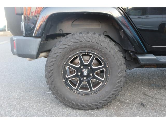 ジープ・ラングラーアンリミテッド サハラ　ワンオーナー／正規輸入車／リフトアップ／ＴＥＲＡＦＲＥＸフロントバンパー／ＸＴＲＥＭＥ－Ｊ１７インチアルミホイール／カロッツェリアナビ／フルセグＴＶ／クルーズコントロール／サイドステップ／ＥＴＣ／（36枚目）