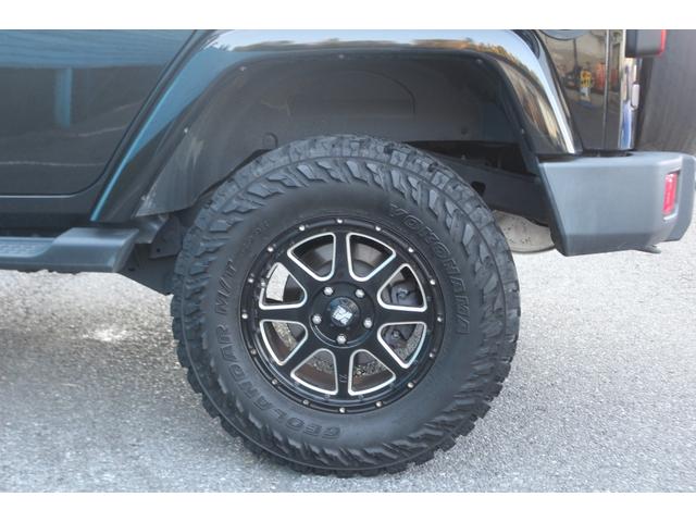 ジープ・ラングラーアンリミテッド サハラ　ワンオーナー／正規輸入車／リフトアップ／ＴＥＲＡＦＲＥＸフロントバンパー／ＸＴＲＥＭＥ－Ｊ１７インチアルミホイール／カロッツェリアナビ／フルセグＴＶ／クルーズコントロール／サイドステップ／ＥＴＣ／（37枚目）