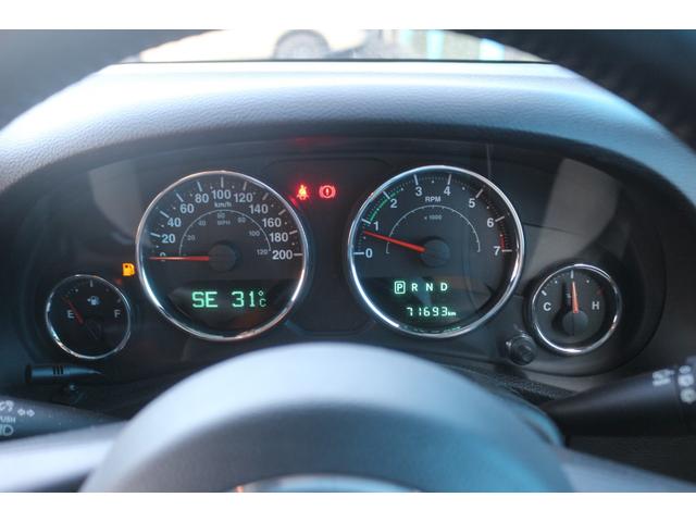 ジープ・ラングラーアンリミテッド サハラ　ワンオーナー／正規輸入車／リフトアップ／ＴＥＲＡＦＲＥＸフロントバンパー／ＸＴＲＥＭＥ－Ｊ１７インチアルミホイール／カロッツェリアナビ／フルセグＴＶ／クルーズコントロール／サイドステップ／ＥＴＣ／（50枚目）