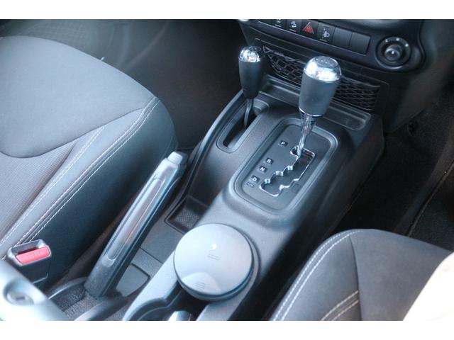 ジープ・ラングラーアンリミテッド サハラ　ワンオーナー／正規輸入車／リフトアップ／ＴＥＲＡＦＲＥＸフロントバンパー／ＸＴＲＥＭＥ－Ｊ１７インチアルミホイール／カロッツェリアナビ／フルセグＴＶ／クルーズコントロール／サイドステップ／ＥＴＣ／（53枚目）
