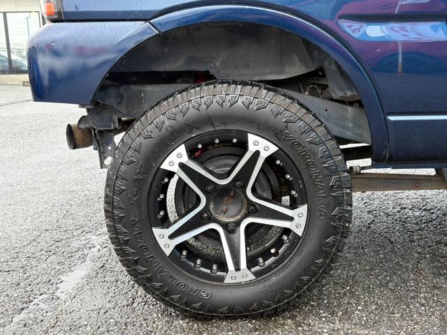 ジムニー ランドベンチャー 5速MT/リフトアップ/4WD/社外マフラー/社外エアクリ/9インチディスプレイオーディオ/シートヒーター/社外ステアリング/キーレス/電動格納ミラー/LEDヘッドライト/(28枚目)