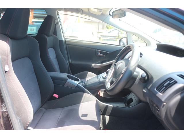 プリウス Sツーリングセレクション・G’s フジツボ4本出しマフラー/ルーフエンドスポイラー/リアスポイラー/Gs18インチアルミ/SDナビ/バックカメラ/ステアリングリモコン/フルセグ/Gsエアロ/ETC/スマートキー/HIDヘッドライト/(7枚目)