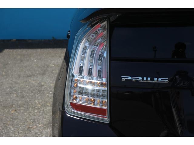 プリウス Sツーリングセレクション・G’s フジツボ4本出しマフラー/ルーフエンドスポイラー/リアスポイラー/Gs18インチアルミ/SDナビ/バックカメラ/ステアリングリモコン/フルセグ/Gsエアロ/ETC/スマートキー/HIDヘッドライト/(30枚目)