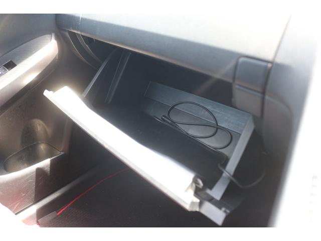 プリウス Sツーリングセレクション・G’s フジツボ4本出しマフラー/ルーフエンドスポイラー/リアスポイラー/Gs18インチアルミ/SDナビ/バックカメラ/ステアリングリモコン/フルセグ/Gsエアロ/ETC/スマートキー/HIDヘッドライト/(64枚目)