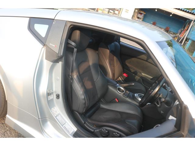 フェアレディZ バージョンニスモ WedSスポーツ19インチアルミ/ニスモ純正マフラー/ローダウン/ハーフレザーシート/ニスモエアロ/メモリーナビ/バックカメラ/Bluetooth接続/オートライト(7枚目)