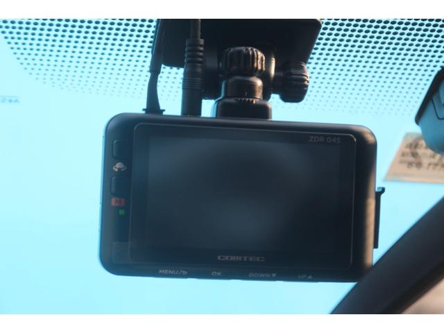 フェアレディZ バージョンニスモ WedSスポーツ19インチアルミ/ニスモ純正マフラー/ローダウン/ハーフレザーシート/ニスモエアロ/メモリーナビ/バックカメラ/Bluetooth接続/オートライト(12枚目)