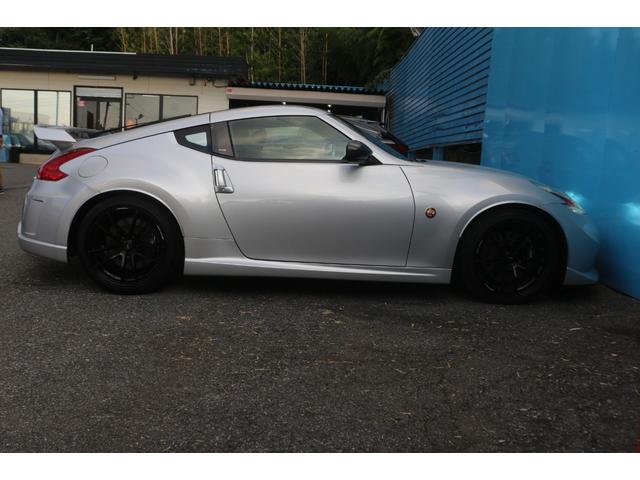 フェアレディZ バージョンニスモ WedSスポーツ19インチアルミ/ニスモ純正マフラー/ローダウン/ハーフレザーシート/ニスモエアロ/メモリーナビ/バックカメラ/Bluetooth接続/オートライト(24枚目)