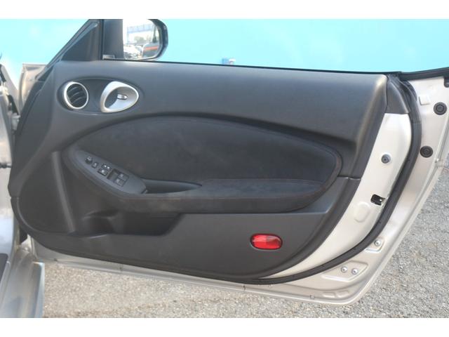 フェアレディZ バージョンニスモ WedSスポーツ19インチアルミ/ニスモ純正マフラー/ローダウン/ハーフレザーシート/ニスモエアロ/メモリーナビ/バックカメラ/Bluetooth接続/オートライト(37枚目)