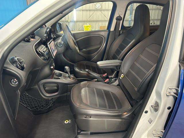 スマートフォーフォー BRABUS スポーツ 正規ディーラー輸入車/ムーンルーフ/JBLツイーター/パナソニック9インチフローティングナビ/バックカメラ/クルーズコントロール/ブラックレザーシート/シートヒーター/ドライブレコーダー/ETC/(42枚目)