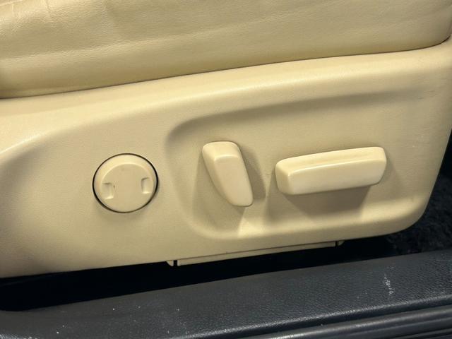 クラウンマジェスタ Fバージョン BSM/衝突軽減システム/クリアランスソナー/アダプティブクルーズコントロール/HDDナビ/バックカメラ/フルセグ視聴/禁煙/革シート/LEDヘッドライト/オートマチックハイビーム(14枚目)