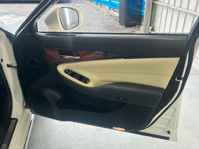 クラウンマジェスタ Fバージョン BSM/衝突軽減システム/クリアランスソナー/アダプティブクルーズコントロール/HDDナビ/バックカメラ/フルセグ視聴/禁煙/革シート/LEDヘッドライト/オートマチックハイビーム(38枚目)