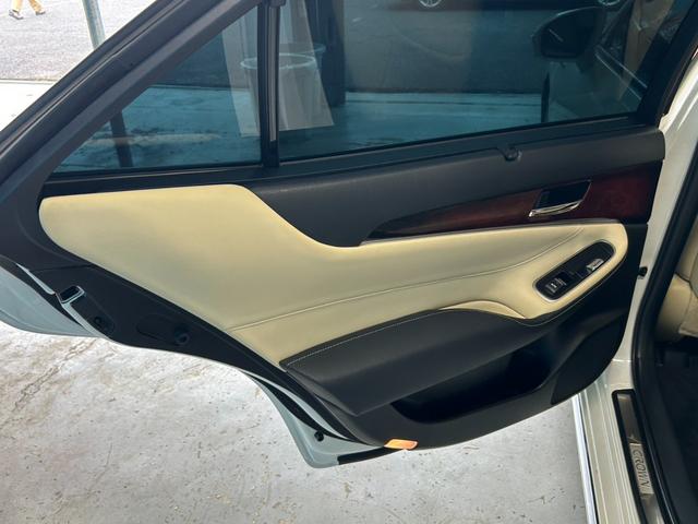 クラウンマジェスタ Fバージョン BSM/衝突軽減システム/クリアランスソナー/アダプティブクルーズコントロール/HDDナビ/バックカメラ/フルセグ視聴/禁煙/革シート/LEDヘッドライト/オートマチックハイビーム(41枚目)