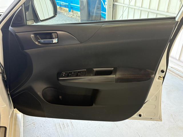 インプレッサ WRX STI Aライン タイプS 後期型/大型リアスポイラー/社外7インチナビ/Bluetooth接続/STIエアロ/禁煙車/HIDヘッドライト/クルーズコントロール/ETC/フルセグ視聴/スマートキー/(42枚目)