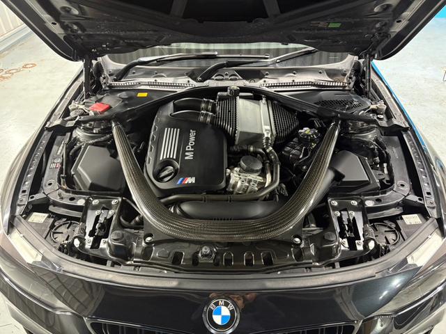 M4 M4クーペ 41,000km時DCTメカトロニクスユニット交換済/OP:ツインスポークブラック塗装鍛造19インチホイール/社外エアロ(F・S・R)/カーボンリアスポイラー/キドニーブラックグリル/ブラックレザー/(40枚目)