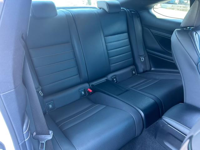 セカンドシートも使用感少ない状態でとても綺麗でございます♪