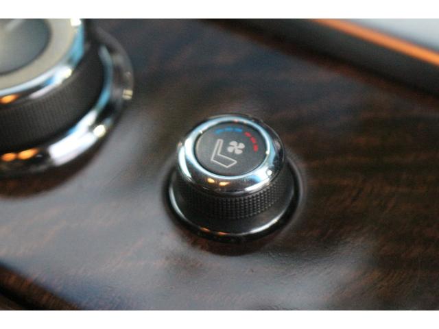 フーガハイブリッド ベースグレード　後期型／黒本革パワーシート／ＢＯＳＥサウンド／全周囲カメラ／ブラインドスポットモニター／レーダークルーズコントロール／オットマン／シートエアコン／コーナーセンサー／フルセグ／純正１８インチＡＷ／ＥＴＣ（12枚目）