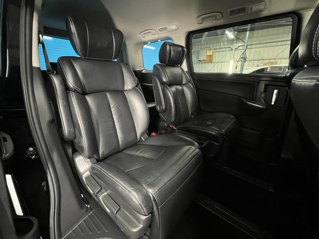 チャイルドシートの跡もないセカンドシートになります！