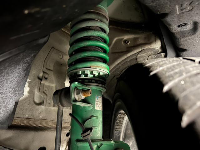 ＴＥＩＮ車高調にカスタムされております！