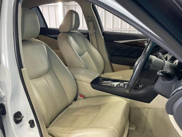 【ホワイトレザーシート】高級感のあるシートとなっております♪
