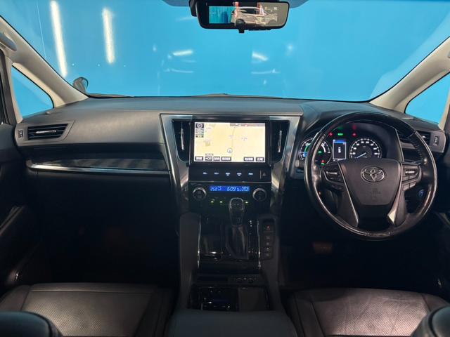 アルファードハイブリッド ＳＲ　Ｃパッケージ　禁煙／モデリスタフルエアロ／ツインムーンルーフ／デジタルインナーミラー／３眼ＬＥＤヘッドライト／１２インチ後席モニター／１０インチナビゲーション／黒革シート／純正１７ＡＷ／ＡＣＣ／衝突軽減ブレーキ（6枚目）