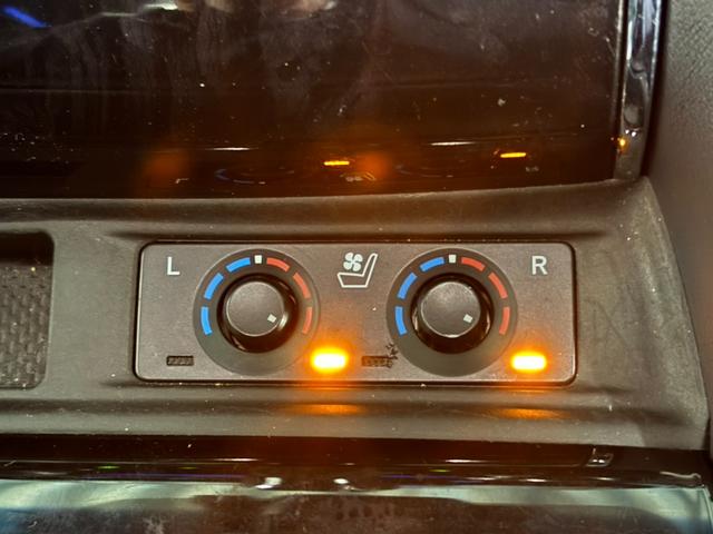 アルファードハイブリッド ＳＲ　Ｃパッケージ　禁煙／モデリスタフルエアロ／ツインムーンルーフ／デジタルインナーミラー／３眼ＬＥＤヘッドライト／１２インチ後席モニター／１０インチナビゲーション／黒革シート／純正１７ＡＷ／ＡＣＣ／衝突軽減ブレーキ（15枚目）