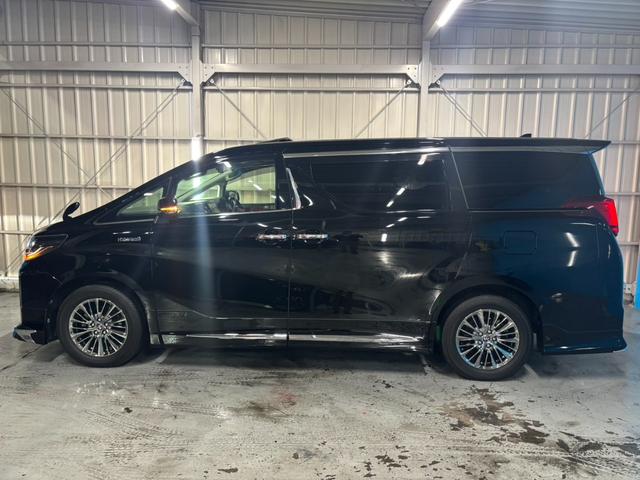 アルファードハイブリッド ＳＲ　Ｃパッケージ　禁煙／モデリスタフルエアロ／ツインムーンルーフ／デジタルインナーミラー／３眼ＬＥＤヘッドライト／１２インチ後席モニター／１０インチナビゲーション／黒革シート／純正１７ＡＷ／ＡＣＣ／衝突軽減ブレーキ（30枚目）