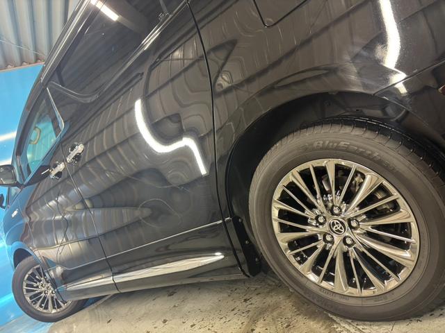 アルファードハイブリッド ＳＲ　Ｃパッケージ　禁煙／モデリスタフルエアロ／ツインムーンルーフ／デジタルインナーミラー／３眼ＬＥＤヘッドライト／１２インチ後席モニター／１０インチナビゲーション／黒革シート／純正１７ＡＷ／ＡＣＣ／衝突軽減ブレーキ（34枚目）