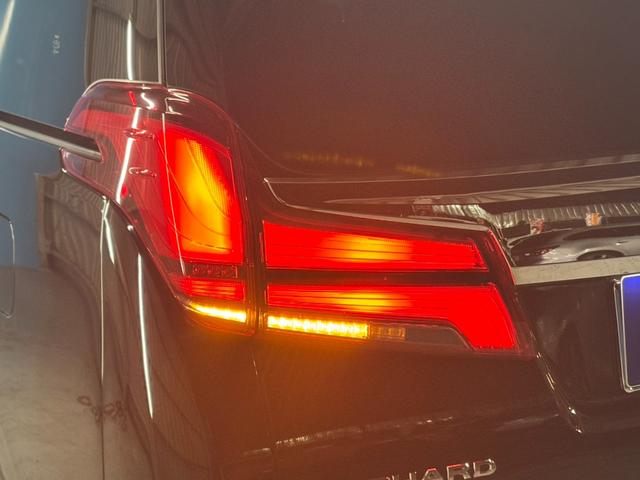 アルファードハイブリッド ＳＲ　Ｃパッケージ　禁煙／モデリスタフルエアロ／ツインムーンルーフ／デジタルインナーミラー／３眼ＬＥＤヘッドライト／１２インチ後席モニター／１０インチナビゲーション／黒革シート／純正１７ＡＷ／ＡＣＣ／衝突軽減ブレーキ（38枚目）