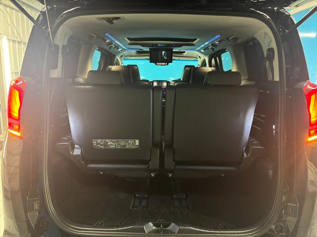 アルファードハイブリッド ＳＲ　Ｃパッケージ　禁煙／モデリスタフルエアロ／ツインムーンルーフ／デジタルインナーミラー／３眼ＬＥＤヘッドライト／１２インチ後席モニター／１０インチナビゲーション／黒革シート／純正１７ＡＷ／ＡＣＣ／衝突軽減ブレーキ（42枚目）