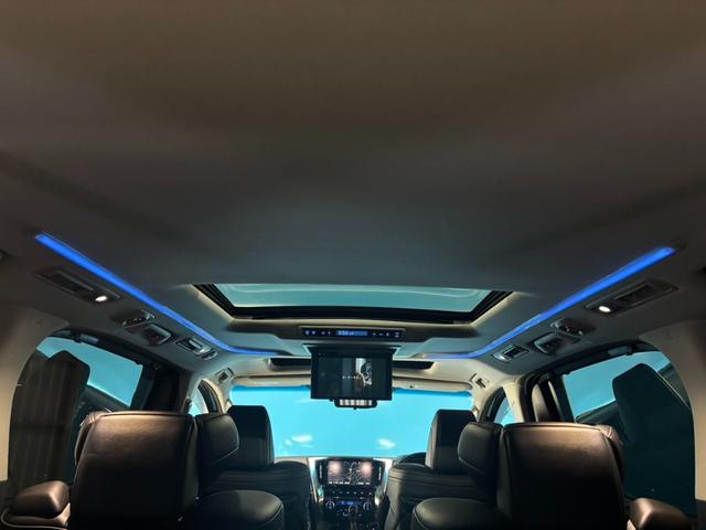 アルファードハイブリッド ＳＲ　Ｃパッケージ　禁煙／モデリスタフルエアロ／ツインムーンルーフ／デジタルインナーミラー／３眼ＬＥＤヘッドライト／１２インチ後席モニター／１０インチナビゲーション／黒革シート／純正１７ＡＷ／ＡＣＣ／衝突軽減ブレーキ（44枚目）