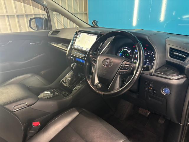 アルファードハイブリッド ＳＲ　Ｃパッケージ　禁煙／モデリスタフルエアロ／ツインムーンルーフ／デジタルインナーミラー／３眼ＬＥＤヘッドライト／１２インチ後席モニター／１０インチナビゲーション／黒革シート／純正１７ＡＷ／ＡＣＣ／衝突軽減ブレーキ（47枚目）