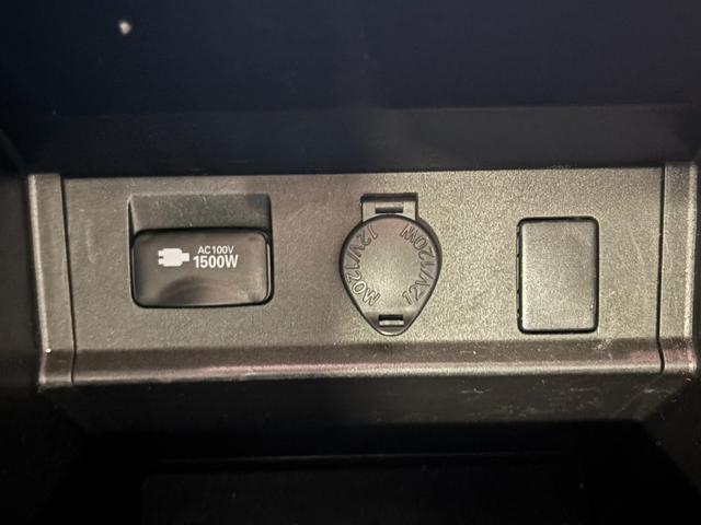 アルファードハイブリッド ＳＲ　Ｃパッケージ　禁煙／モデリスタフルエアロ／ツインムーンルーフ／デジタルインナーミラー／３眼ＬＥＤヘッドライト／１２インチ後席モニター／１０インチナビゲーション／黒革シート／純正１７ＡＷ／ＡＣＣ／衝突軽減ブレーキ（62枚目）