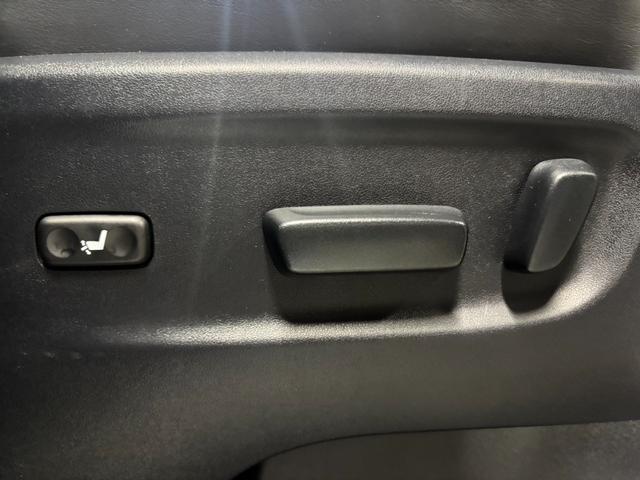 アルファードハイブリッド ＳＲ　Ｃパッケージ　禁煙／モデリスタフルエアロ／ツインムーンルーフ／デジタルインナーミラー／３眼ＬＥＤヘッドライト／１２インチ後席モニター／１０インチナビゲーション／黒革シート／純正１７ＡＷ／ＡＣＣ／衝突軽減ブレーキ（71枚目）