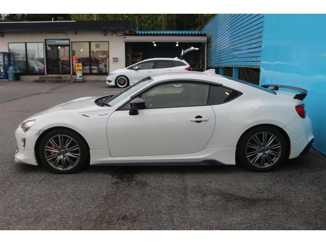 86 GTリミテッド ブラックパッケージ TRDエアロ/TRDマフラー/純正フロアマット/PERRINウイング/ブレンボキャリパー/テイン車高調/プッシュスタート/スマートキー/LEDヘッドライト/純正SDナビ/パドルシフト(28枚目)