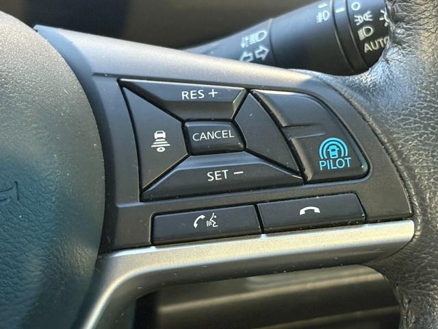 セレナ ｅ－パワー　ハイウェイスターＶ　後期／セーフティパックＢ／純正１０インチナビ／純正フリップダウンモニター／リアオートエアコン／コンビ防水シート／ツートンルーフ／プロパイロット／ＢＳＭ／禁煙／前後ドラレコ／クリソナ／ＥＴＣ（12枚目）