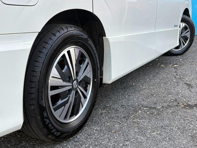 セレナ ｅ－パワー　ハイウェイスターＶ　後期／セーフティパックＢ／純正１０インチナビ／純正フリップダウンモニター／リアオートエアコン／コンビ防水シート／ツートンルーフ／プロパイロット／ＢＳＭ／禁煙／前後ドラレコ／クリソナ／ＥＴＣ（16枚目）