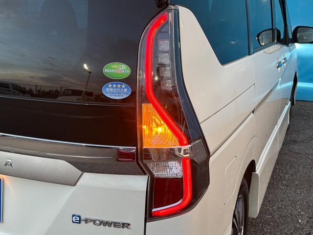 セレナ ｅ－パワー　ハイウェイスターＶ　後期／セーフティパックＢ／純正１０インチナビ／純正フリップダウンモニター／リアオートエアコン／コンビ防水シート／ツートンルーフ／プロパイロット／ＢＳＭ／禁煙／前後ドラレコ／クリソナ／ＥＴＣ（33枚目）