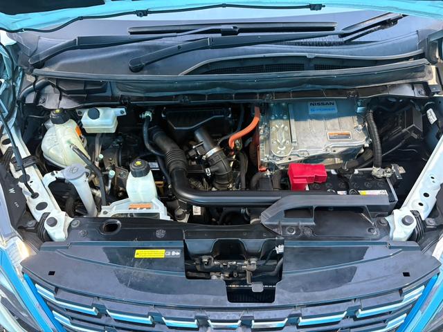 セレナ ｅ－パワー　ハイウェイスターＶ　後期／セーフティパックＢ／純正１０インチナビ／純正フリップダウンモニター／リアオートエアコン／コンビ防水シート／ツートンルーフ／プロパイロット／ＢＳＭ／禁煙／前後ドラレコ／クリソナ／ＥＴＣ（41枚目）