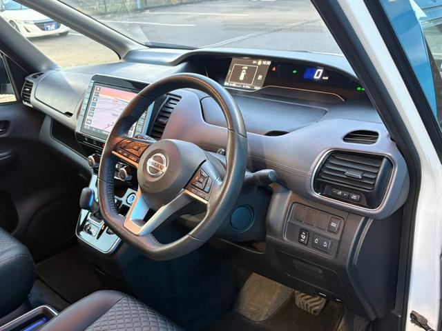 セレナ ｅ－パワー　ハイウェイスターＶ　後期／セーフティパックＢ／純正１０インチナビ／純正フリップダウンモニター／リアオートエアコン／コンビ防水シート／ツートンルーフ／プロパイロット／ＢＳＭ／禁煙／前後ドラレコ／クリソナ／ＥＴＣ（43枚目）