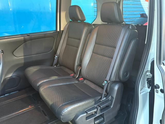 セレナ ｅ－パワー　ハイウェイスターＶ　後期／セーフティパックＢ／純正１０インチナビ／純正フリップダウンモニター／リアオートエアコン／コンビ防水シート／ツートンルーフ／プロパイロット／ＢＳＭ／禁煙／前後ドラレコ／クリソナ／ＥＴＣ（47枚目）