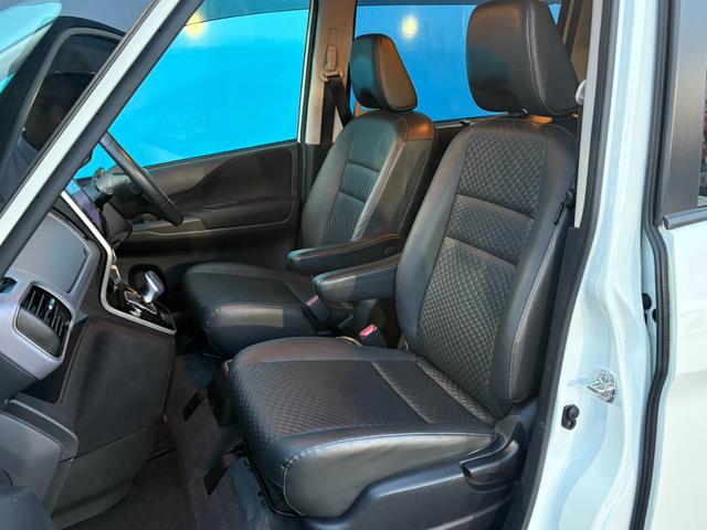 セレナ ｅ－パワー　ハイウェイスターＶ　後期／セーフティパックＢ／純正１０インチナビ／純正フリップダウンモニター／リアオートエアコン／コンビ防水シート／ツートンルーフ／プロパイロット／ＢＳＭ／禁煙／前後ドラレコ／クリソナ／ＥＴＣ（49枚目）