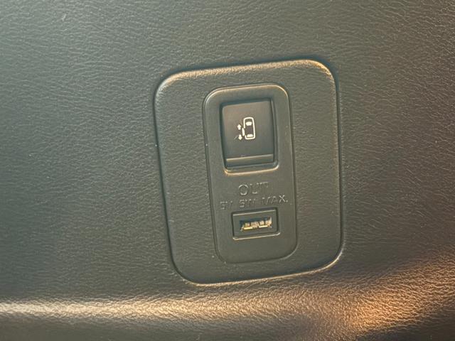 セレナ ｅ－パワー　ハイウェイスターＶ　後期／セーフティパックＢ／純正１０インチナビ／純正フリップダウンモニター／リアオートエアコン／コンビ防水シート／ツートンルーフ／プロパイロット／ＢＳＭ／禁煙／前後ドラレコ／クリソナ／ＥＴＣ（68枚目）