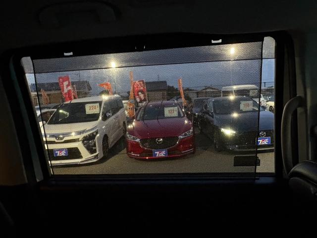 セレナ ｅ－パワー　ハイウェイスターＶ　後期／セーフティパックＢ／純正１０インチナビ／純正フリップダウンモニター／リアオートエアコン／コンビ防水シート／ツートンルーフ／プロパイロット／ＢＳＭ／禁煙／前後ドラレコ／クリソナ／ＥＴＣ（71枚目）