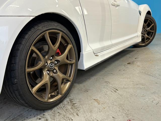 ＲＸ－８ スピリットＲ　後期型／レカロシート／バックカメラ／Ｂｌｕｅｔｏｏｔｈオーディオ／純正１９インチＡＷ／ＥＴＣ／禁煙／ＨＩＤヘッドライト／オートライト／ハーフレザーシート／スマートキー（29枚目）