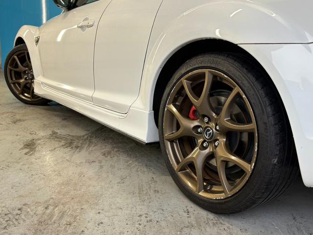 ＲＸ－８ スピリットＲ　後期型／レカロシート／バックカメラ／Ｂｌｕｅｔｏｏｔｈオーディオ／純正１９インチＡＷ／ＥＴＣ／禁煙／ＨＩＤヘッドライト／オートライト／ハーフレザーシート／スマートキー（30枚目）